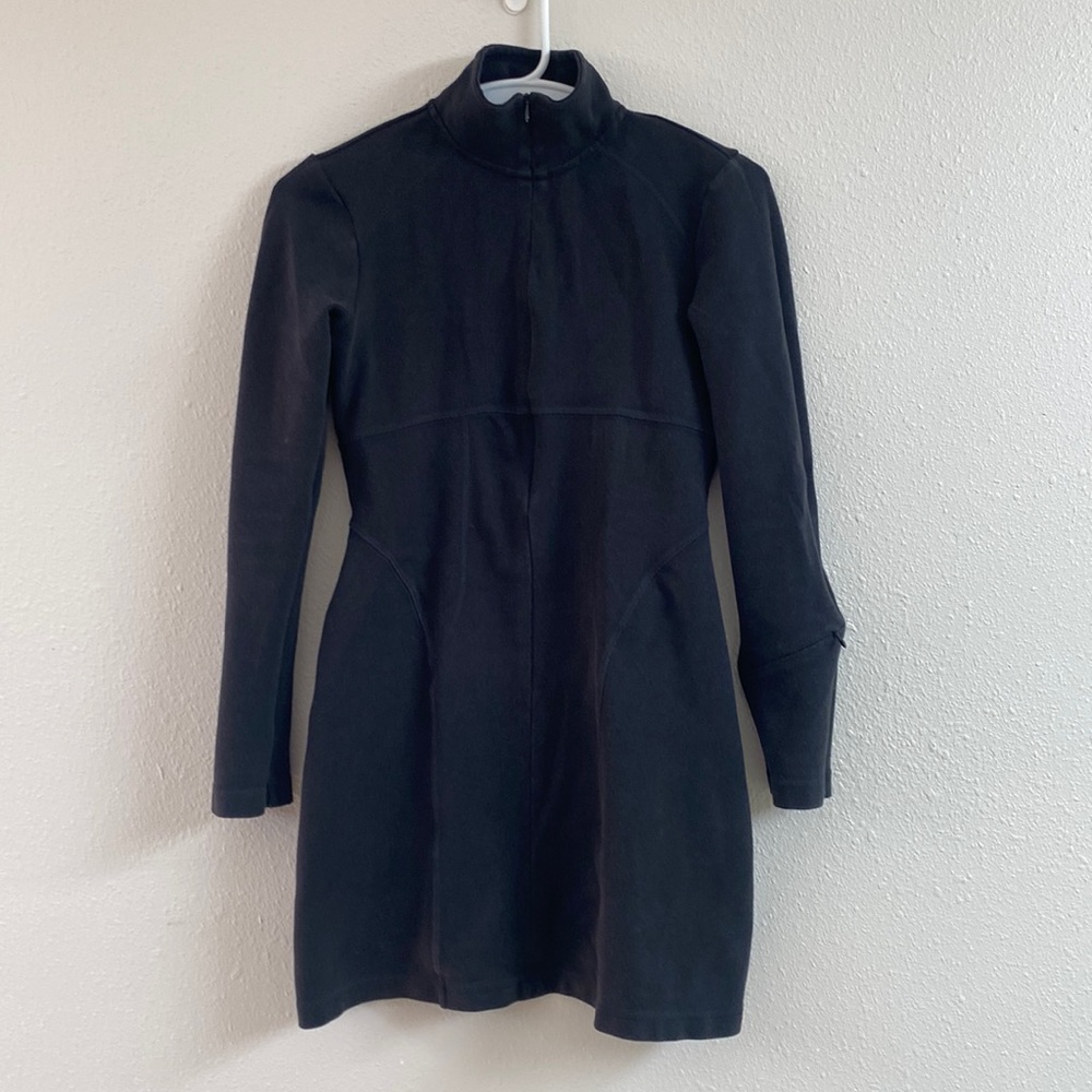 Athleta Cassidy dress. Good, pre-loved condition.